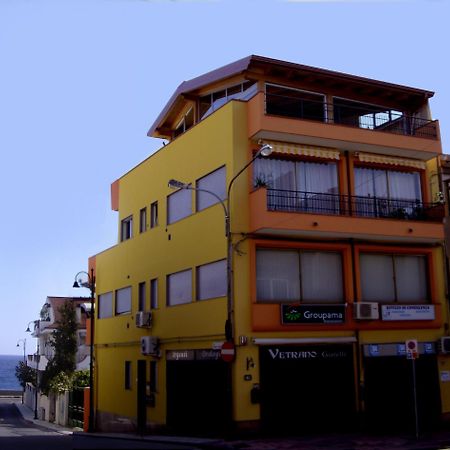 Pozzo Lazzaro Apartments サンタ・テレーザ・ディ・リーヴァ エクステリア 写真
